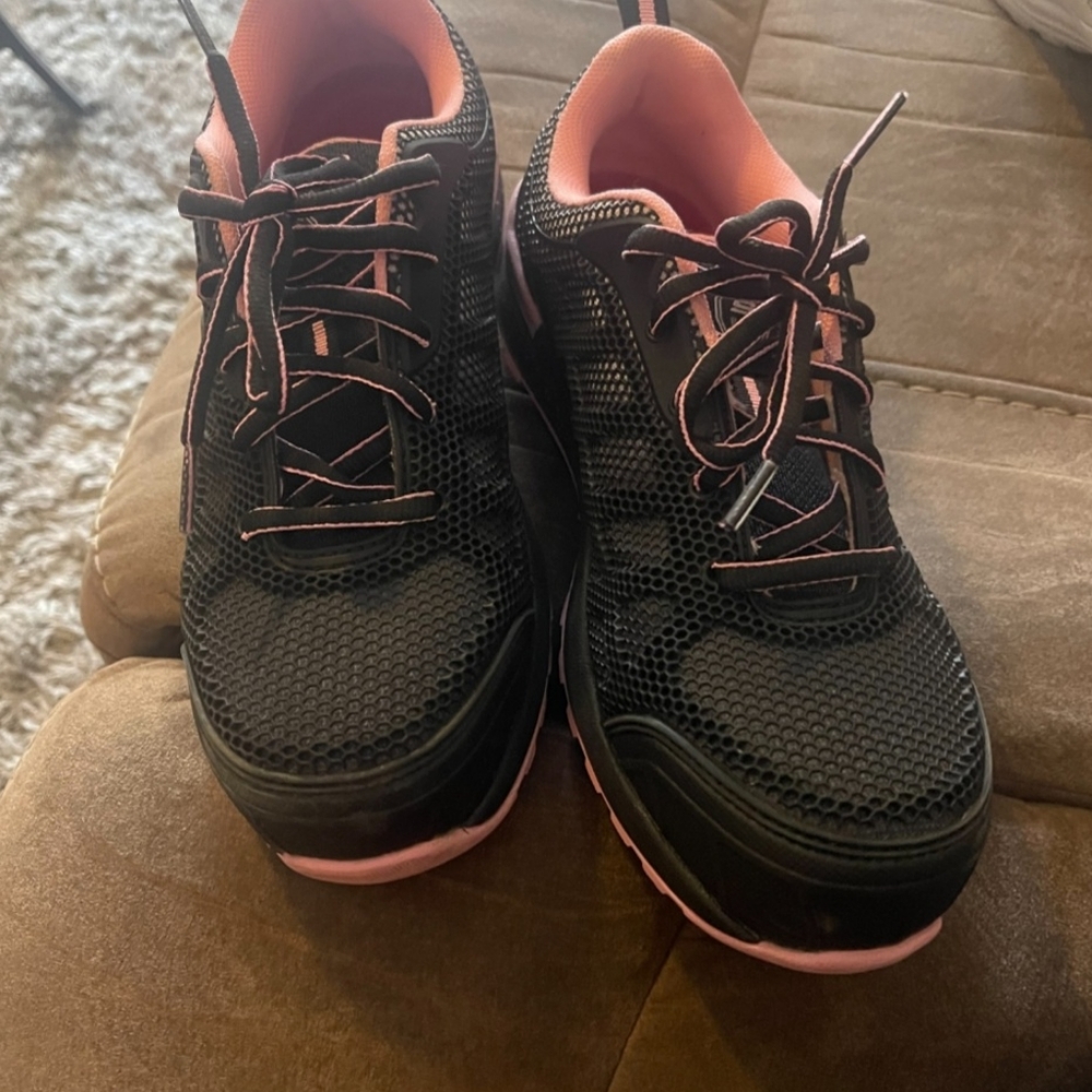 Steel toe sketchers